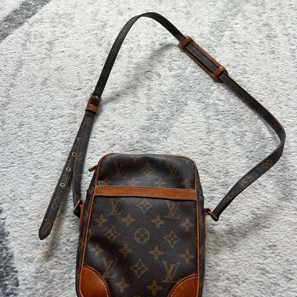 Louis Vuitton vintage Danube leather cross body bag
